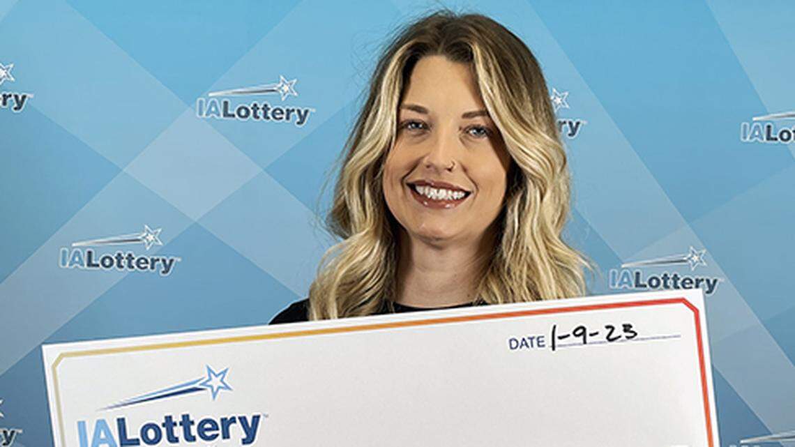 April Miller with her $30,000 check from the Iowa Lottery.