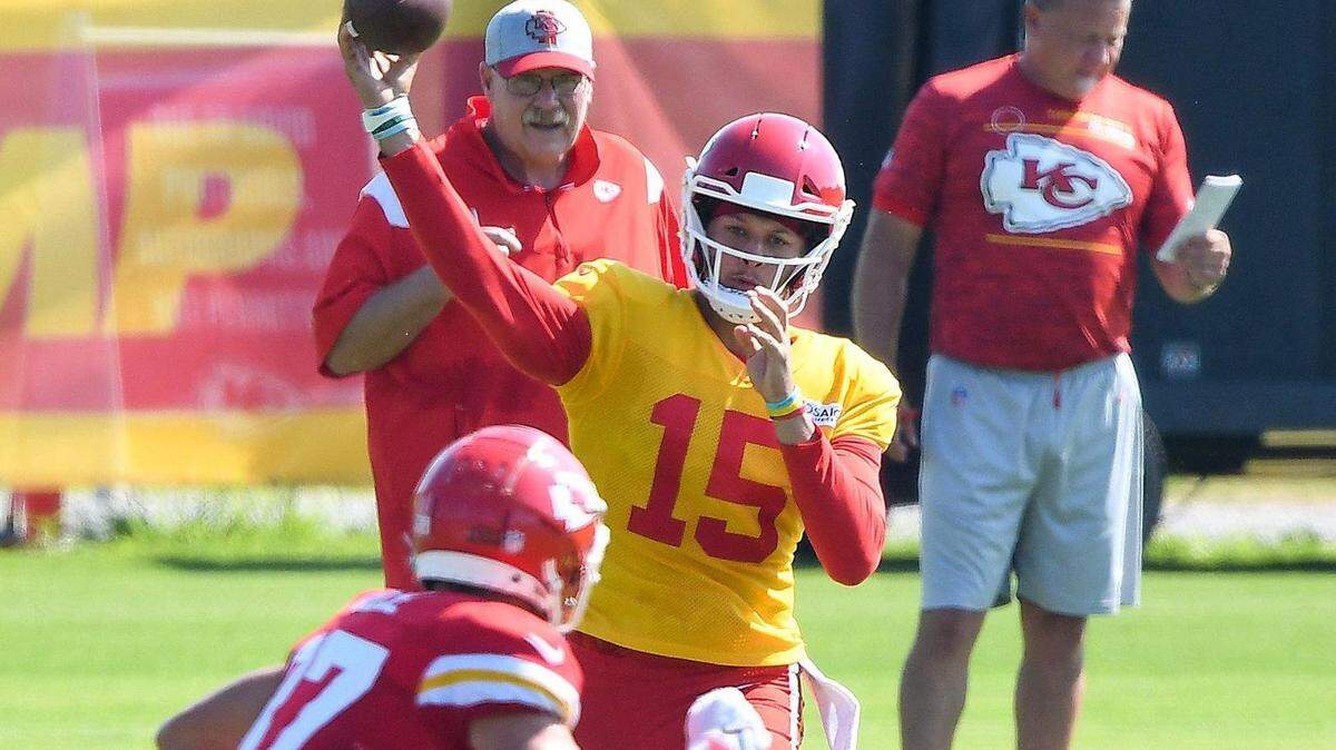 With head coach Andy Reid in the background, Chiefs quarterback Patrick Mahomes targets tight end Travis Kelce during training camp last month in St. Joseph.