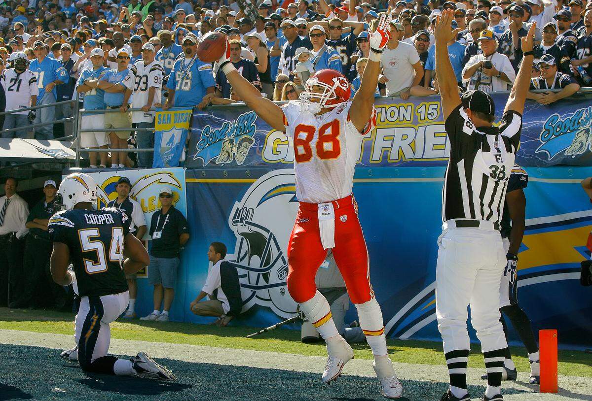 Kansas City Chiefs tight end Tony Gonzalez signaled his touchdown on a 22-yard touchdown pass in the third quarter against the San Diego Chargers on Sept. 30, 2007, at Qualcomm Stadium in San Diego. The touchdown tied the score at 16, where the Chiefs went on to a 30-16 win.