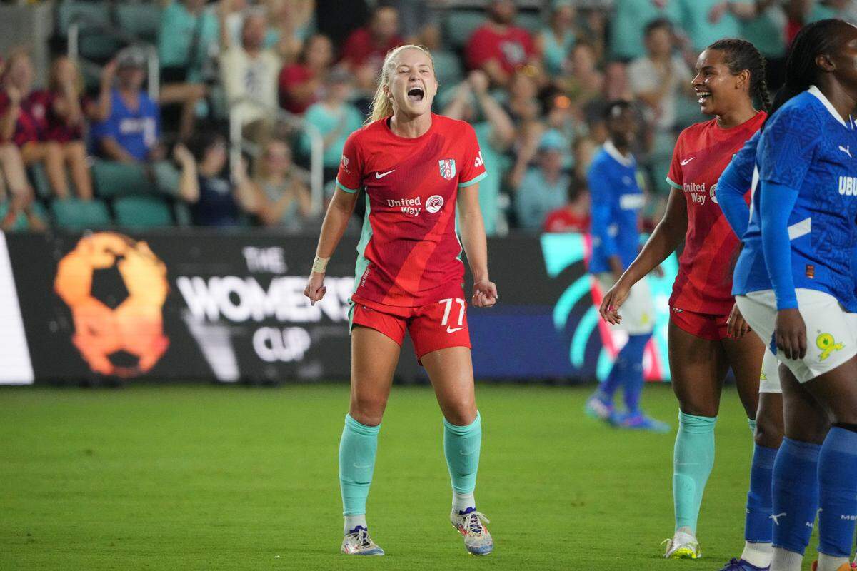 Kansas City Current forward Alexa Spaanstra celebrates her goal against Mamelodi Sundowns during Wednesday evening’s Women’s Cup soccer match at CPKC Stadium.