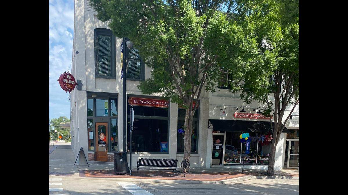 El Plato Mexican Grill and Cantina opened last spring and serves Mexican cuisine. The restaurant, at 22 S.W. Third St., took over the space previously occupied by Sabor Latino