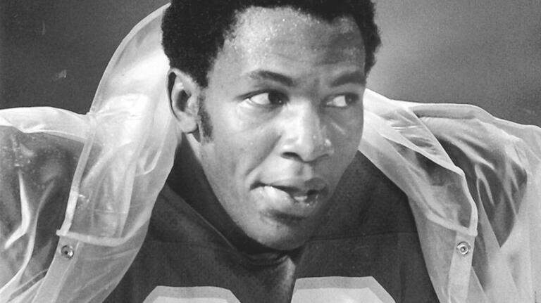 What does Chiefs legend Otis Taylor have to do with Taylor Swift? Nothing, Swifties