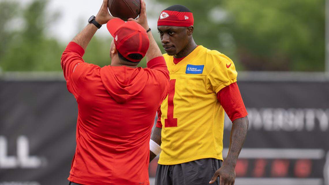 At Chiefs’ practice, who else besides Mahomes and fellow QBs wore yellow jerseys?