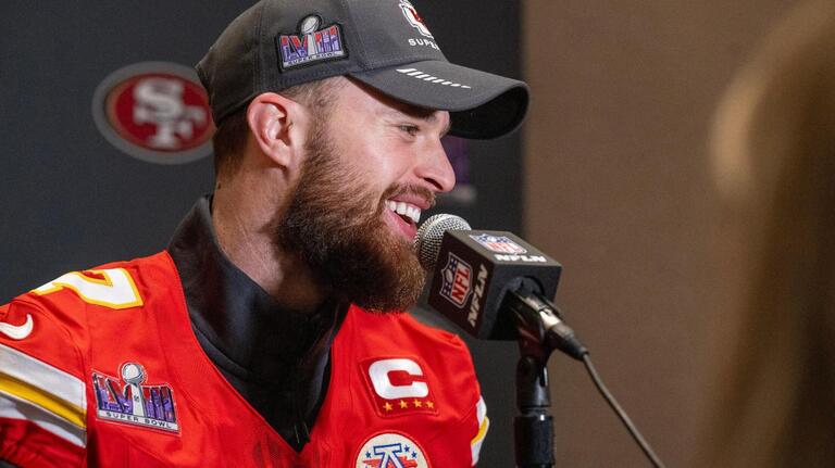 Harrison Butker speech got vastly different reactions from Eddie Vedder, Bill Maher