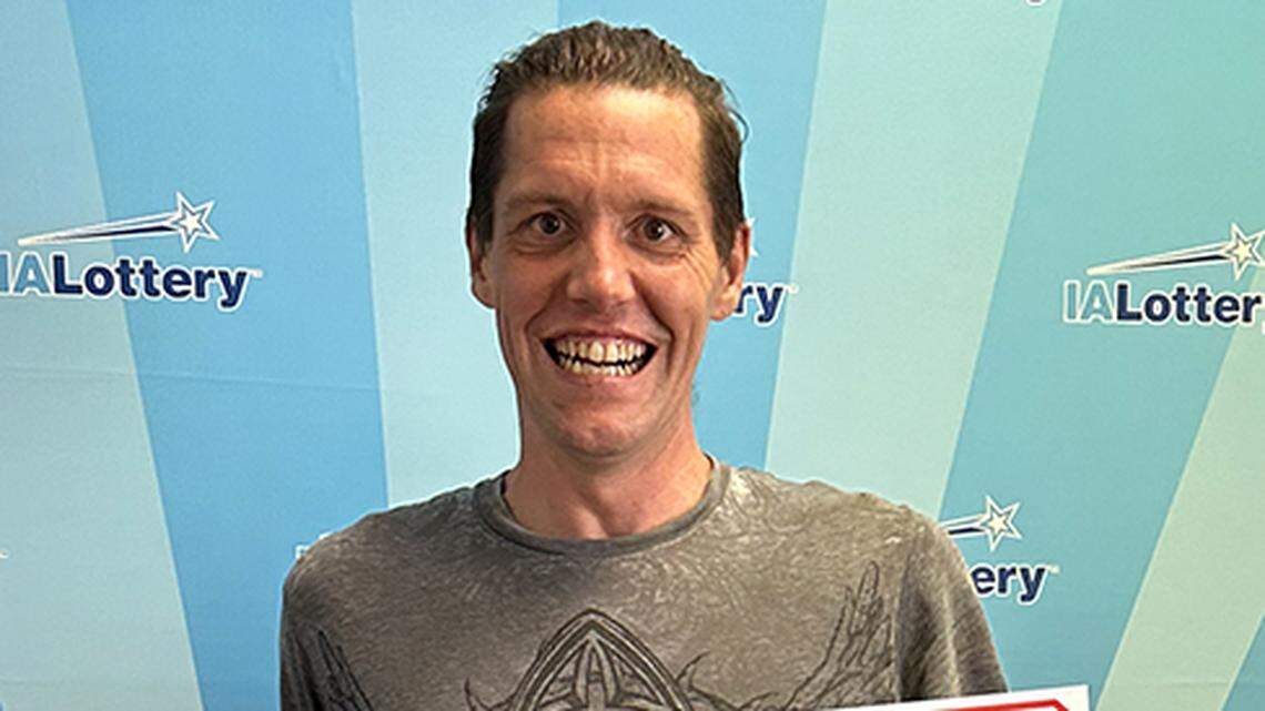 An Iowa man believed he was going to win the top prize as he scratched off his lottery ticket, so he gathered his friends to watch the win, officials said. 