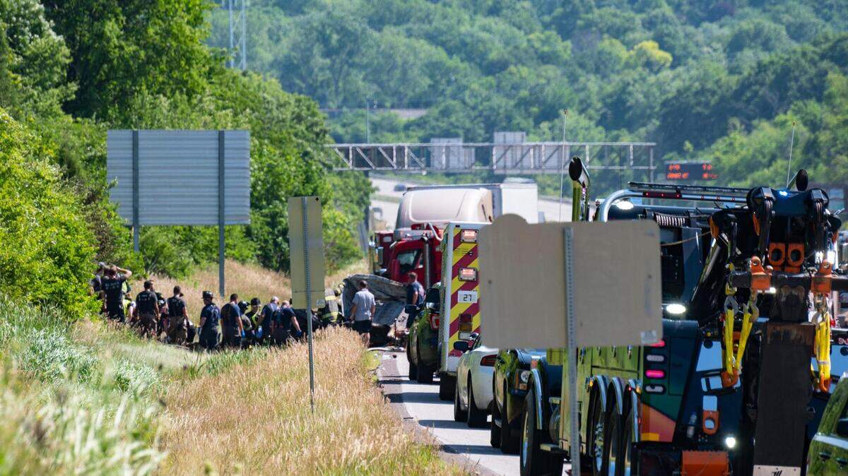 Southbound I-435 in Kansas City closed for car crash | Kansas City Star
