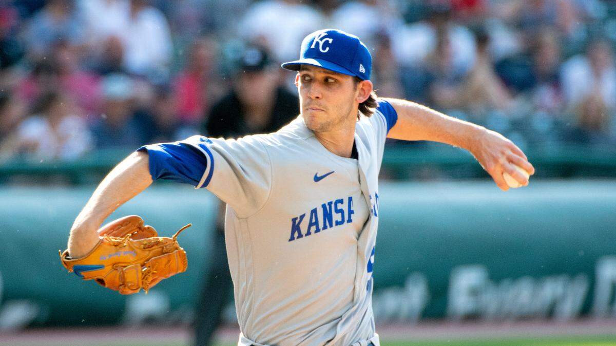 Kansas City Royals starting pitcher Daniel Lynch delivers against the Cleveland Guardians during the first inning of a baseball game in Cleveland, Tuesday, May 31, 2022. (AP Photo/Phil Long)