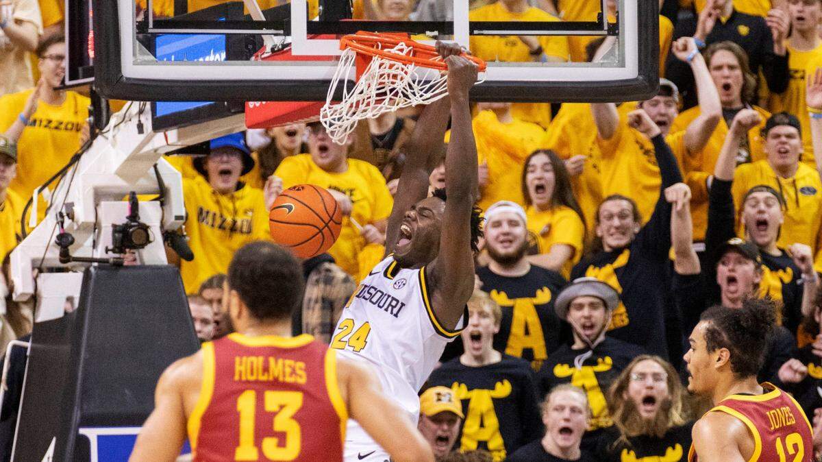 Missouri’s Kobe Brown dunks the ball during the first half of a game against Iowa State, Saturday, Jan. 28, 2023, in Columbia, Mo.