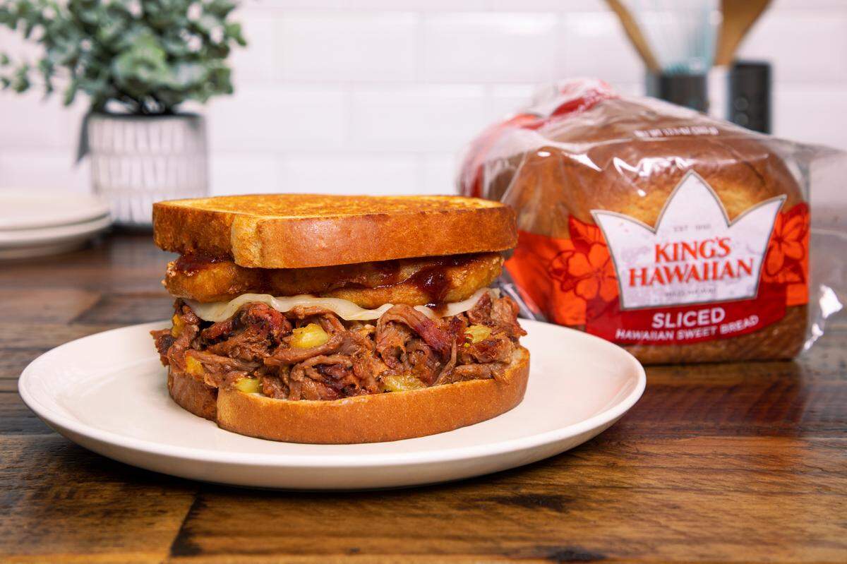 King’s Hawaiian Z-Man will have Joe’s pulled pork tossed in Joe’s sweet and spicy Rocket Glaze, topped with roasted pineapple, provolone and crispy onion rings on toasted King’s Hawaiian sliced bread.