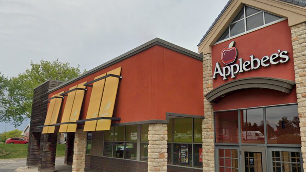 Applebee’s in Lenexa will become a First Watch.