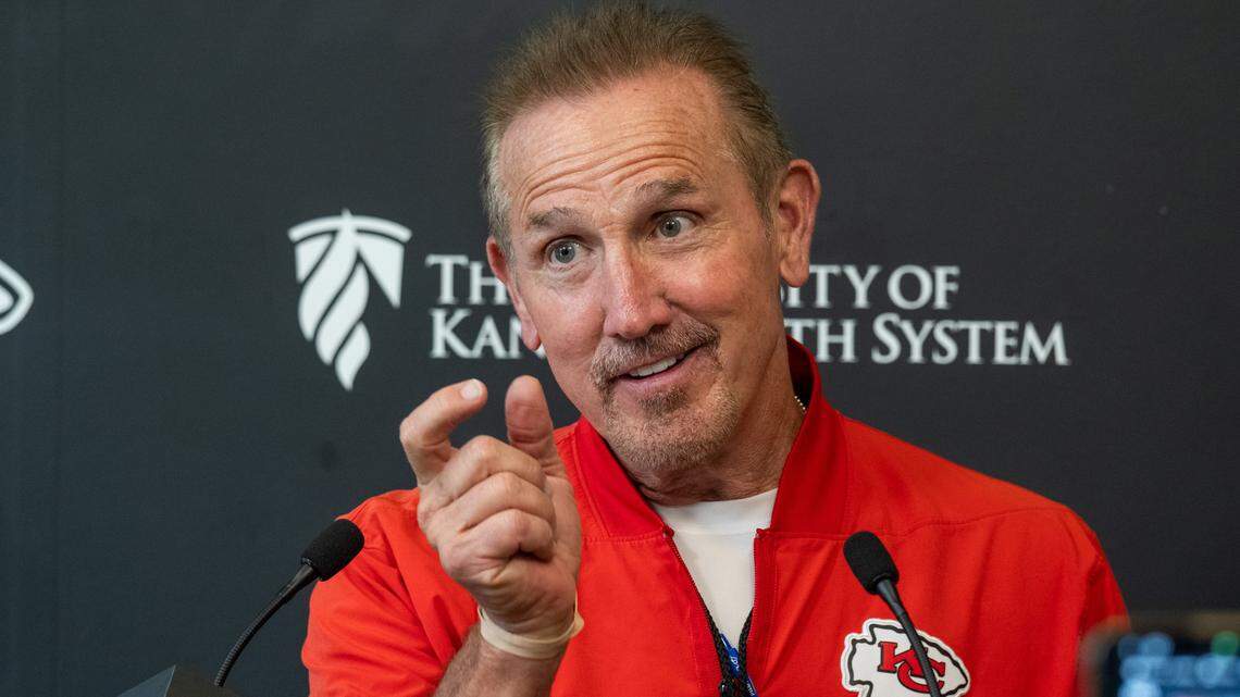 Steve Spagnuolo had sweet reunion with ex-Chiefs at George Karlaftis’ wedding