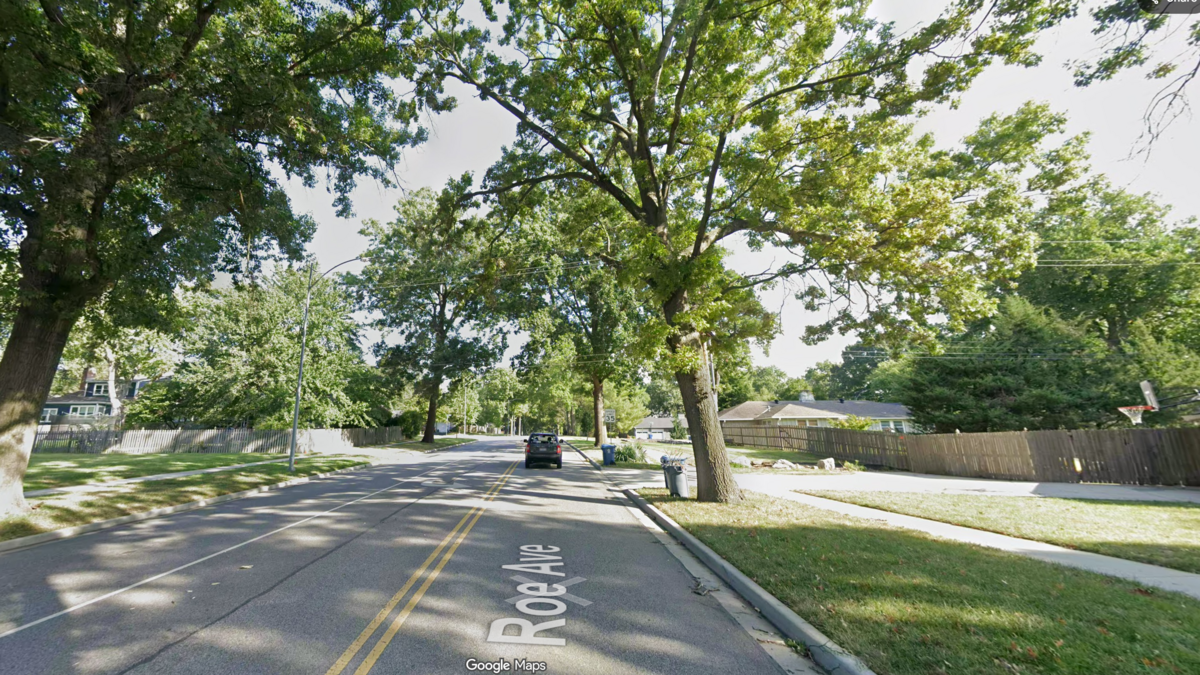 Driver dies after SUV veers off road, hits fence in Prairie Village