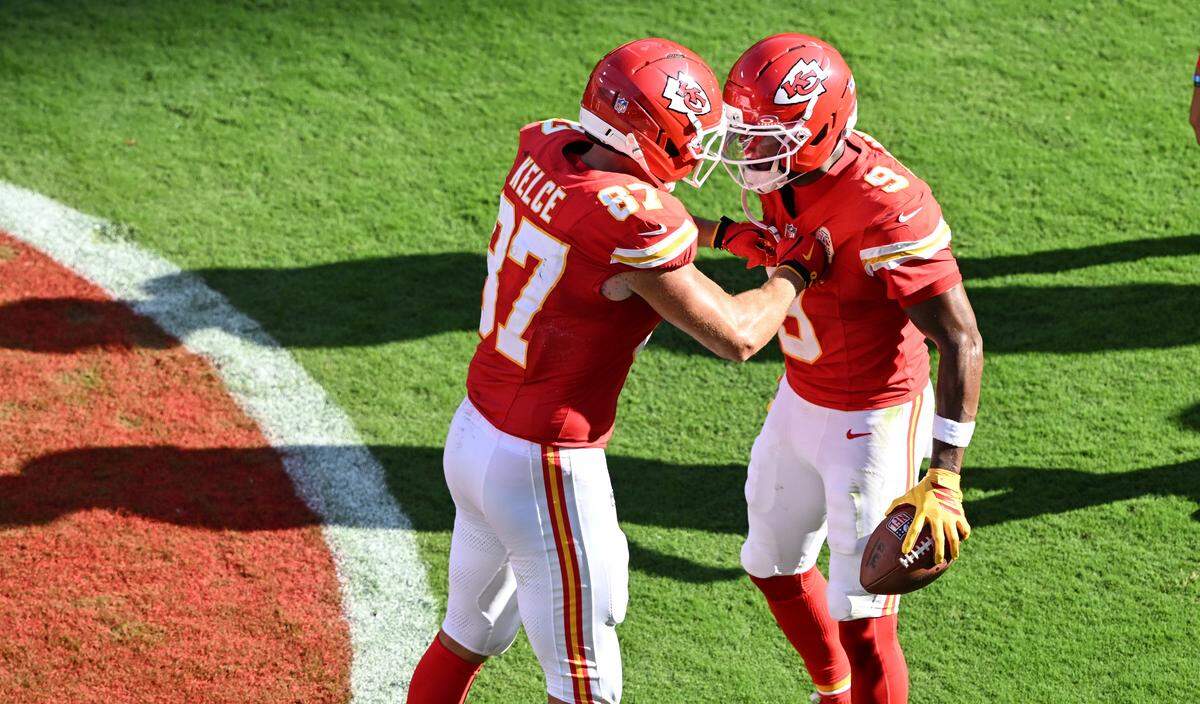 Kansas City Chiefs Travis Kelce (87) celebrates with wide receiver Juju Smith-Schuster (9) after Smith-Schuster scored a touchdown in the second quarter agains the Baltimore Ravens on Sunday, Sept. 28, 2025, at GEHA Field at Arrowhead Stadium.