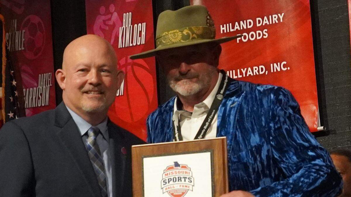 Former Kansas City Royals pitcher Bret Saberhagen, right, was inducted on Sunday into the Missouri Sports Hall of Fame in Springfield.