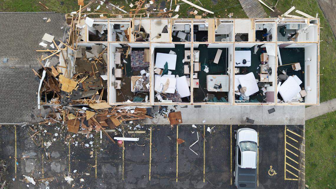 After tornado hits Kansas town, daylight shows wreckage. ‘You could hear the roar’