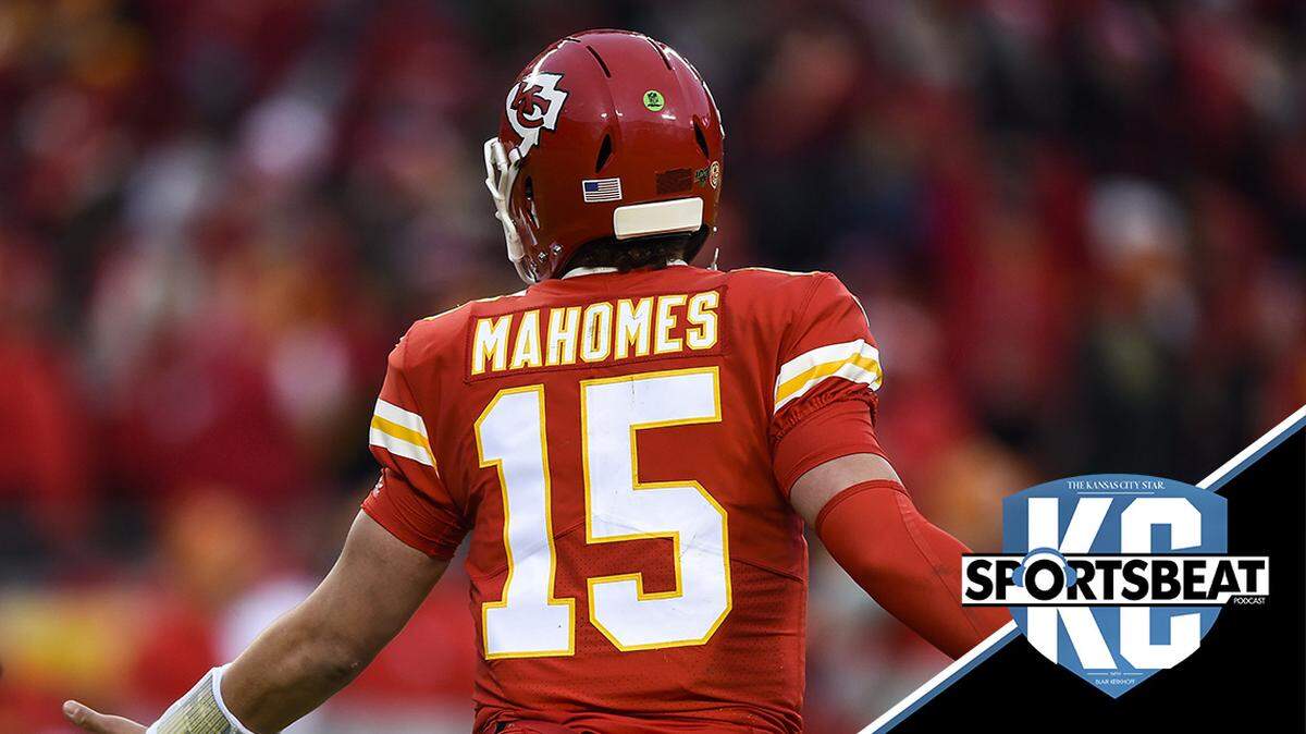 Kansas City Chiefs quarterback Patrick Mahomes celebrated after throwing his third touchdown pass to tight end Travis Kelce in the second quarter against the Houston Texans Sunday.