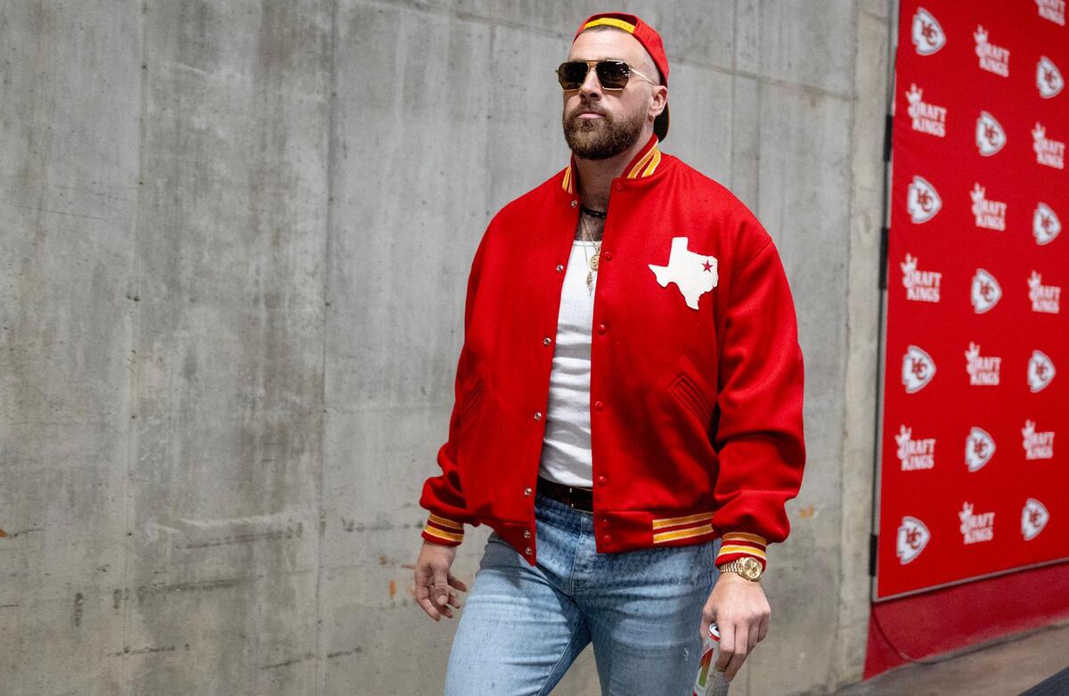 Kansas City Chiefs tight end Travis Kelce arrived at GEHA Field at Arrowhead Stadium on Monday night wearing a jacket that was an exact reproduction of the team jacket worn by the Dallas Texans in 1960.