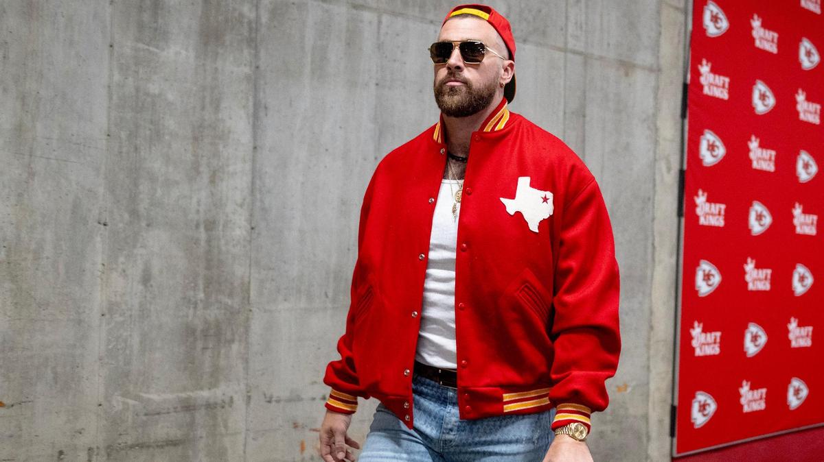 Kansas City Chiefs tight end Travis Kelce arrived at GEHA Field at Arrowhead Stadium on Monday night wearing a jacket that was an exact reproduction of the team jacket worn by the Dallas Texans in 1960.
