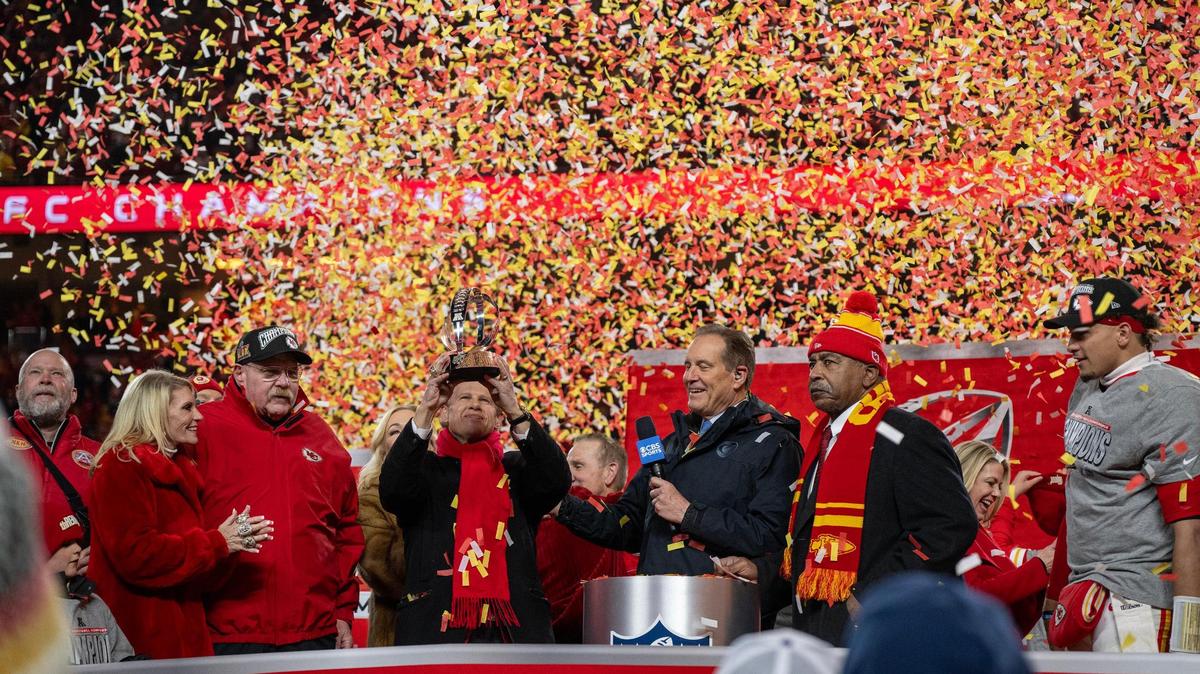 Clark Hunt hoists the Lamar Hunt trophy after the as the Kansas City Chiefs celebrate the teams’ 32-29 win over the Buffalo Bills to claim the AFC Championship on Sunday, Jan. 26, 2025, at GEHA Field at Arrowhead Stadium.