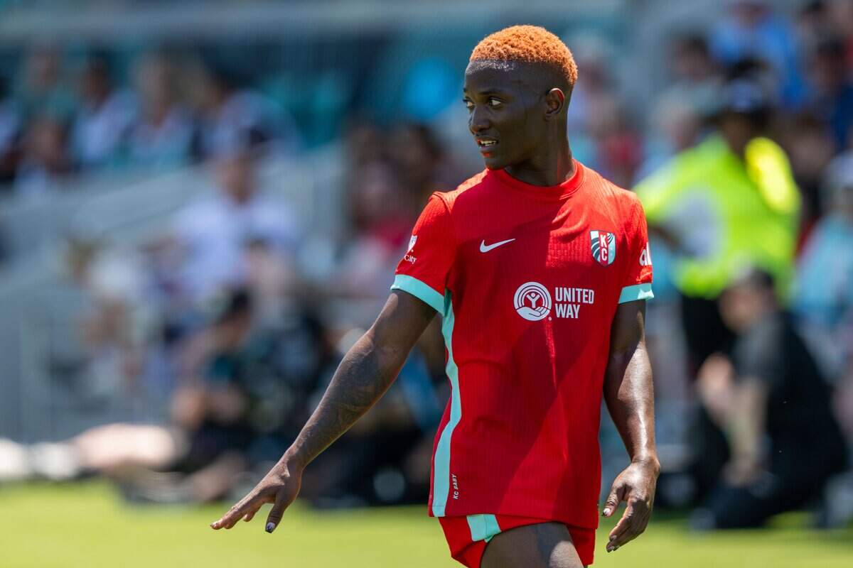 Kansas City Current forward Temwa Chawinga (6) gestures towards teammates in the Current's match vs. Portland Thorns FC on Sunday, May 24, 2026, at CPKC Stadium.