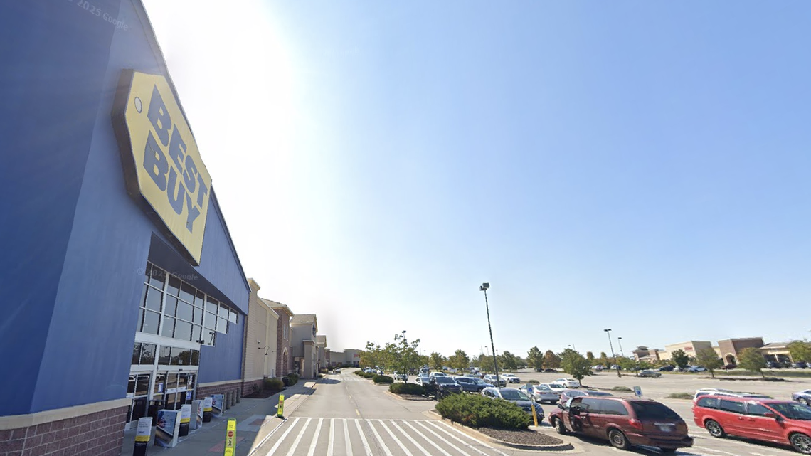 Woman charged after Lee’s Summit officer dragged during shoplifting call