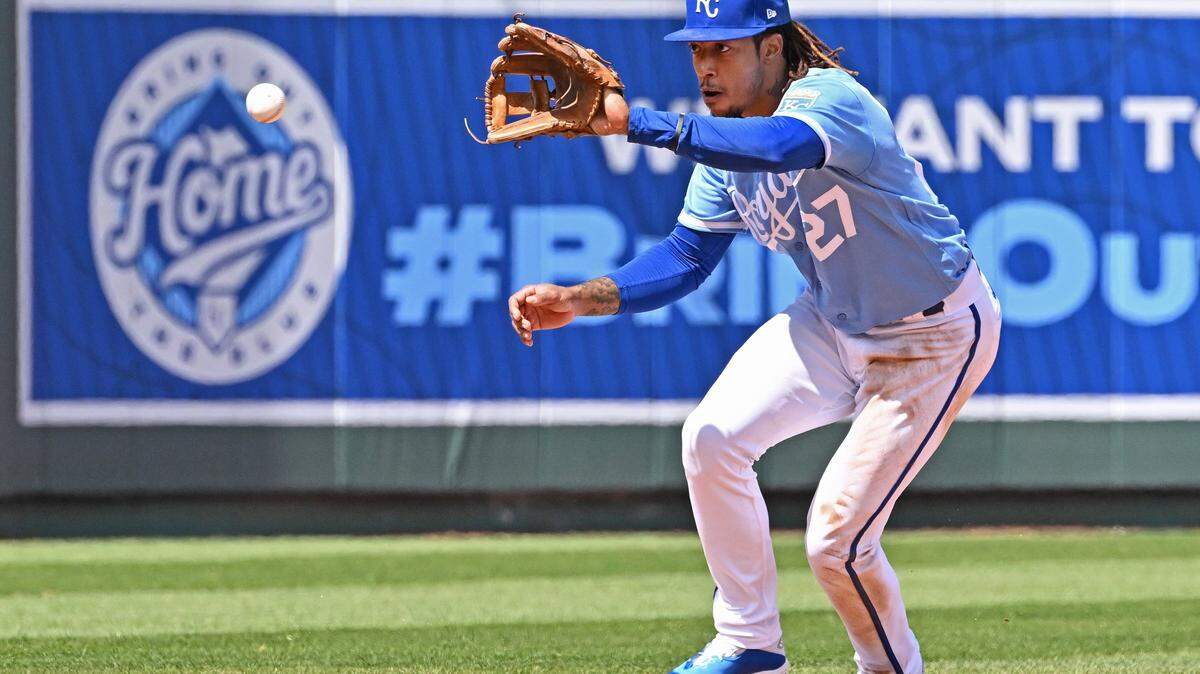 Kansas City Royals shortstop Adalberto Mondesi (27) field a ground ball during the fourth inning against the Cleveland Guardians at Kauffman Stadium.