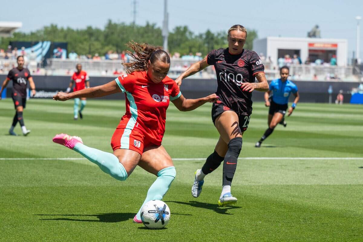 Kansas City Current forward Michelle Cooper (17) attempts to pass the ball in the Current's match vs. Portland Thorns FC on Sunday, May 24, 2026, at CPKC Stadium.