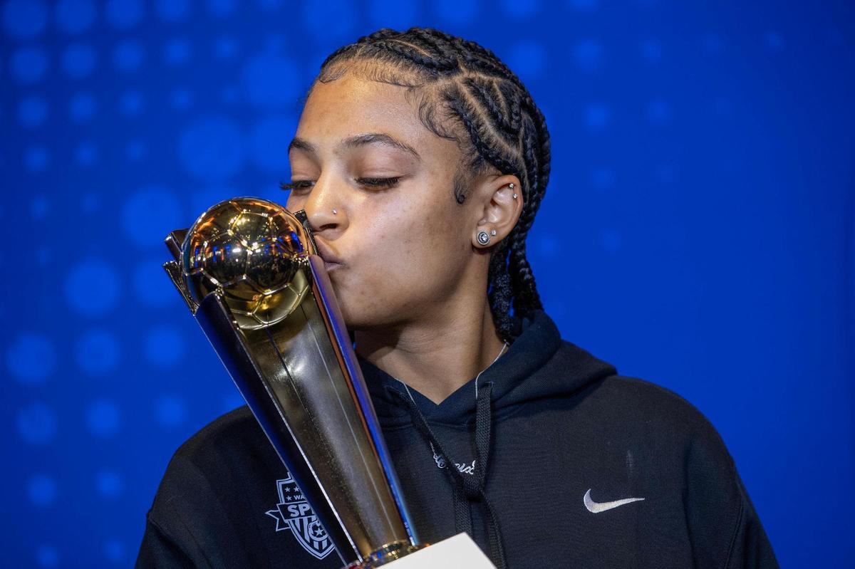 Washington Spirit midfielder Croix Bethune kisses her Midfielder of the Year award during media day for the NWSL Championship at Union Station, Thursday, Nov. 21, 2024, in Kansas City.