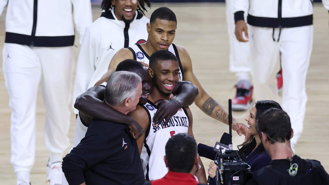 BUZZER BEATER: San Diego State dramatically defeats Florida Atlantic at Final Four