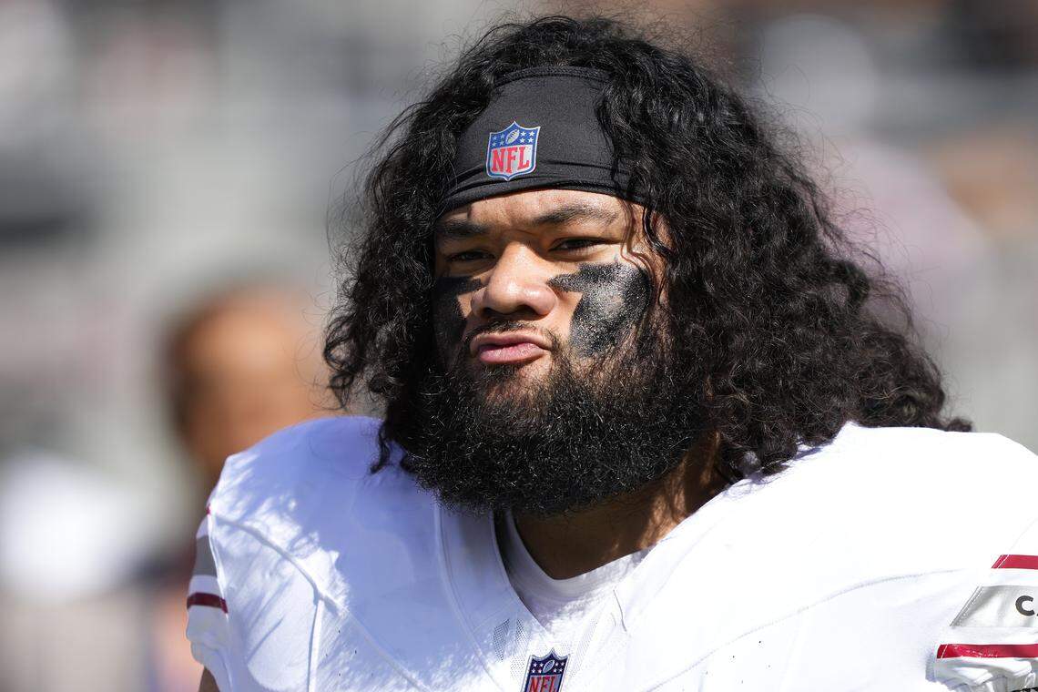SANTA CLARA, CALIFORNIA - OCTOBER 06: Khyiris Tonga #95 of the Arizona Cardinals warms up prior to a game against the San Francisco 49ers at Levi's Stadium on October 06, 2024 in Santa Clara, California. (Photo by Thearon W. Henderson/Getty Images)