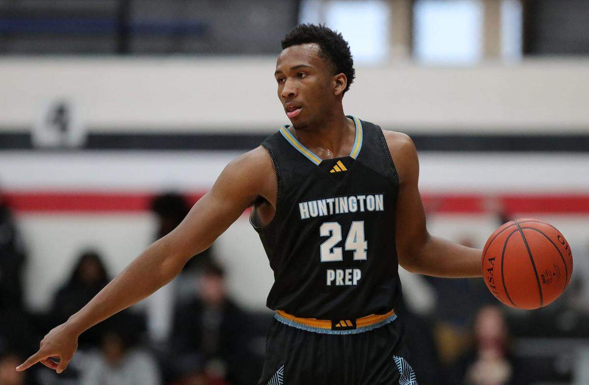 Class of 2025 college basketball recruit Darryn Peterson will make his college choice between Arizona State, Kansas, Kansas State, Kentucky, Louisville, Ohio State, Southern California and Washington.
