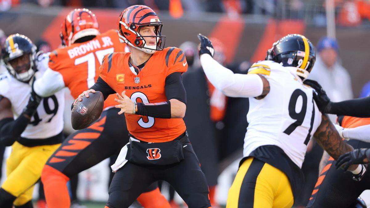 Cincinnati Bengals quarterback Joe Burrow (9) drops back to throw during the second quarter against the Pittsburgh Steelers at Paycor Stadium.