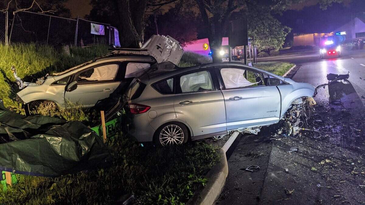 1 dead after car splits in two during crash in Johnson County | Kansas ...