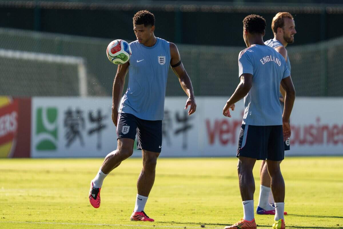 England's Jude Bellingham kicks the ball around during practice on Victory Field at Swope Soccer Village, Saturday, June 13, 2026, in Kansas City. The team will call Prairie Village home during the World Cup.