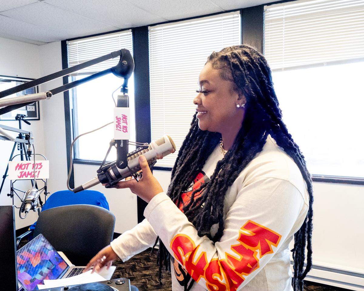 Deona Perry who goes by Deona Hustle on the air-waves is one half of the “The Hustle and Shyne Morning Show” and has worked alongside co-host Brian B. Shynin’ since 2020.