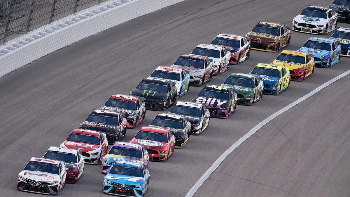 Cars restart after a caution during the second stage of the Super Start Batteries 400 presented by O’Reilly Auto Parts at the Kansas Speedway on Thursday, July 23, 2020.