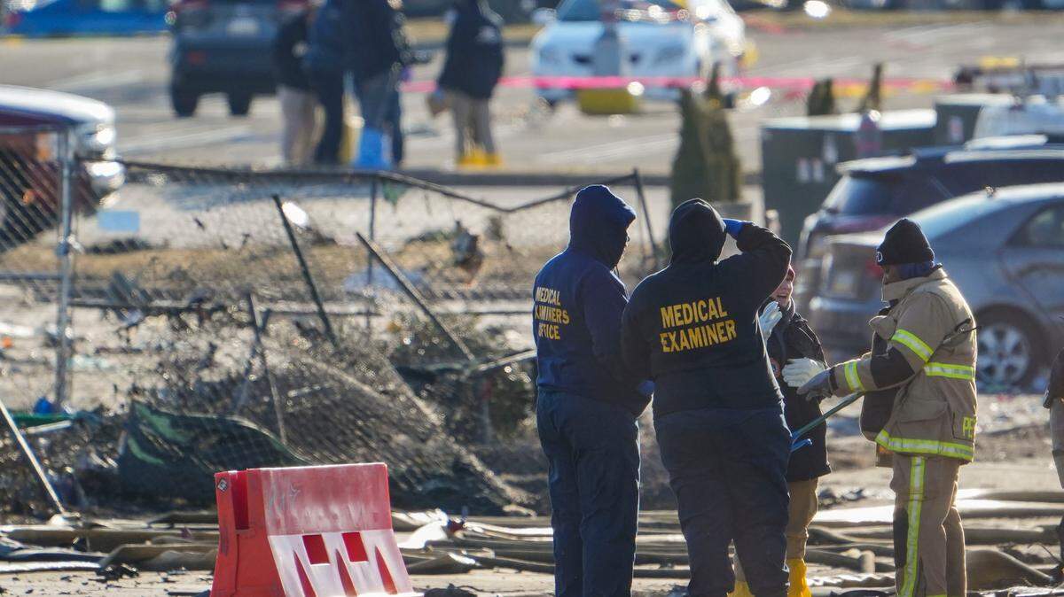 Feb 1, 2025; Philadelphia, PA, USA; Authorities work at the scene of a Learjet crash in Northeast Philadelphia that occurred the evening before, Saturday, Feb. 1, 2025. Mandatory Credit: William Bretzger-USA TODAY NETWORK via Imagn Images