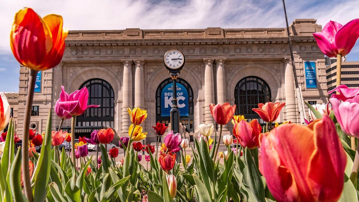 Spring in full bloom in front of Union Station in 2019.