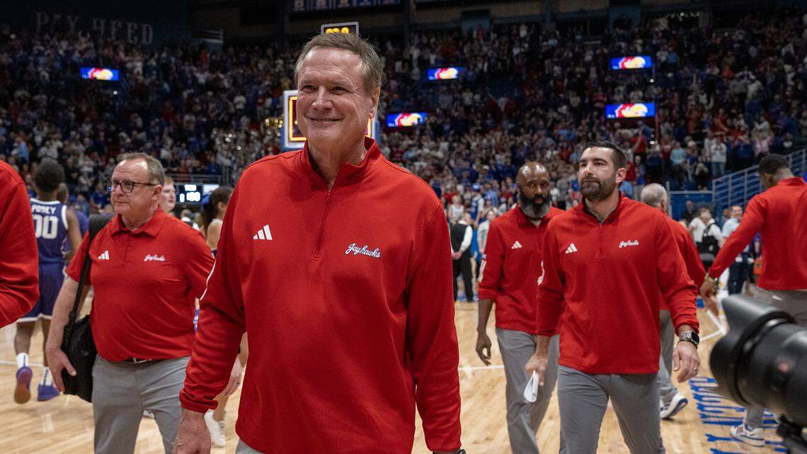 Where does ESPN’s latest bracketology place surging Kansas Jayhawks?