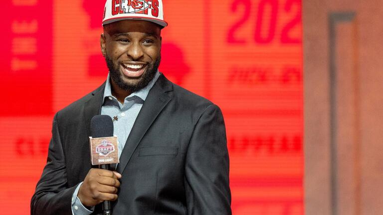 First-round pick Felix Anudike-Uzomah shows off jersey number he’ll wear with Chiefs