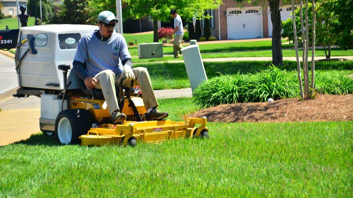 'Uber for lawn care' launches in Kansas City, connects homeowners and landscapers