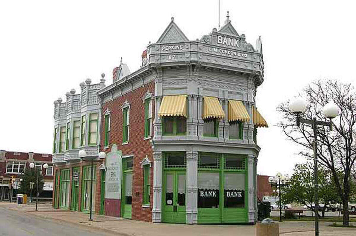 The Condon Bank building now houses the Coffeyville Area Chamber of Commerce. The Dalton Gang attempted to rob the Condon and the First National Bank at the same time. The First National Bank was destroyed by fire a few years after the raid.