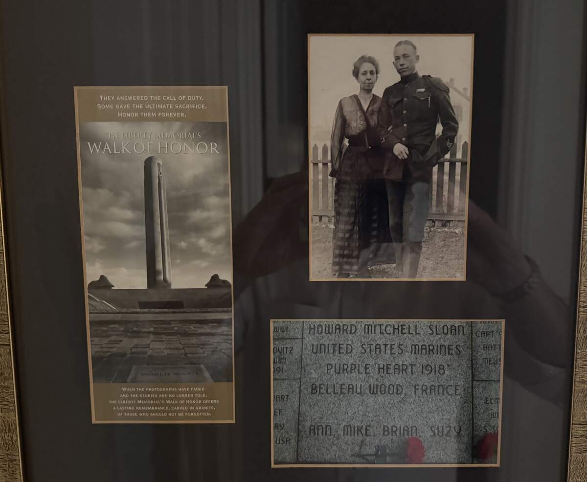 This display commemorates the life and sacrifice of World War I U.S. serviceman and Purple Heart recipient Howard Sloan.