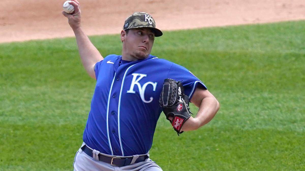 Kansas City Royals starting pitcher Brad Keller delivers in the first inning of the first game of a baseball doubleheader Friday, May 14, 2021, in Chicago. (AP Photo/Charles Rex Arbogast)