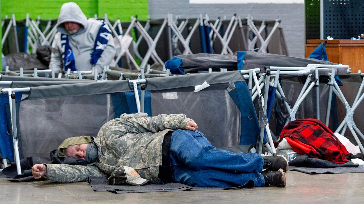 Kansas City homeless shelters gear up for more people as temperatures plunge down