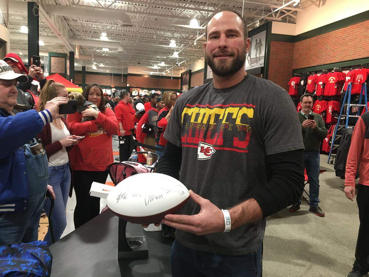 Shane Barnes, a 35-year-old Chiefs fan, is among the many who braved the elements this week simply to get autographs from a few of the Super Bowl champions.