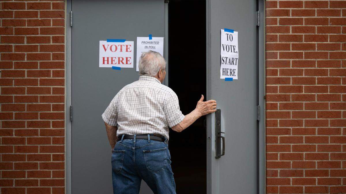 A voter heads in to cast his ballot for the Missouri primary election at the Midwest Genealogy Center on Aug. 6, 2024, in Independence.