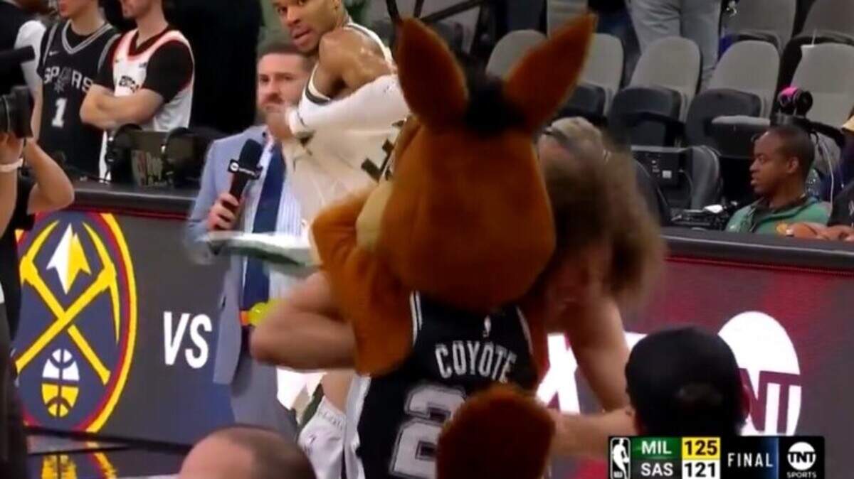 The Bucks’ Robin Lopez exchanged jerseys with the San Antonio Spurs mascot, Coyote.