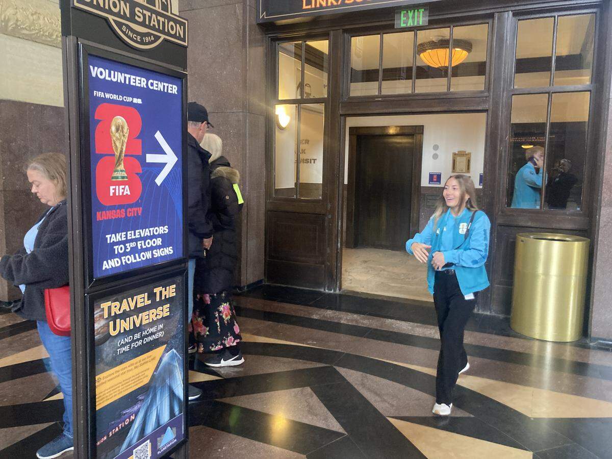 A 2026 FIFA World Cup volunteer training session is set to begin at Union Station on Tuesday.