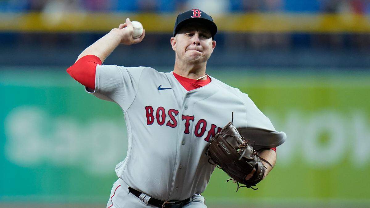 Boston Red Sox pitcher Brad Peacock delivers to the Tampa Bay Rays during the first inning of a baseball game Tuesday, Aug. 31, 2021, in St. Petersburg, Fla. (AP Photo/Chris O’Meara)